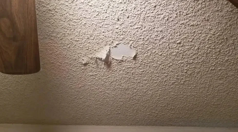 How to Clean a Popcorn Ceiling the Easy Way