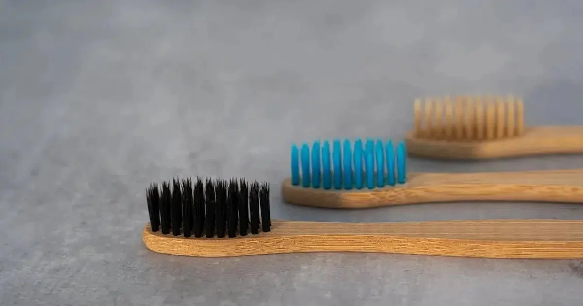 How to Clean Your Toothbrush the Right Way